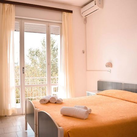 Hotel Zeus チェルヴィア エクステリア 写真