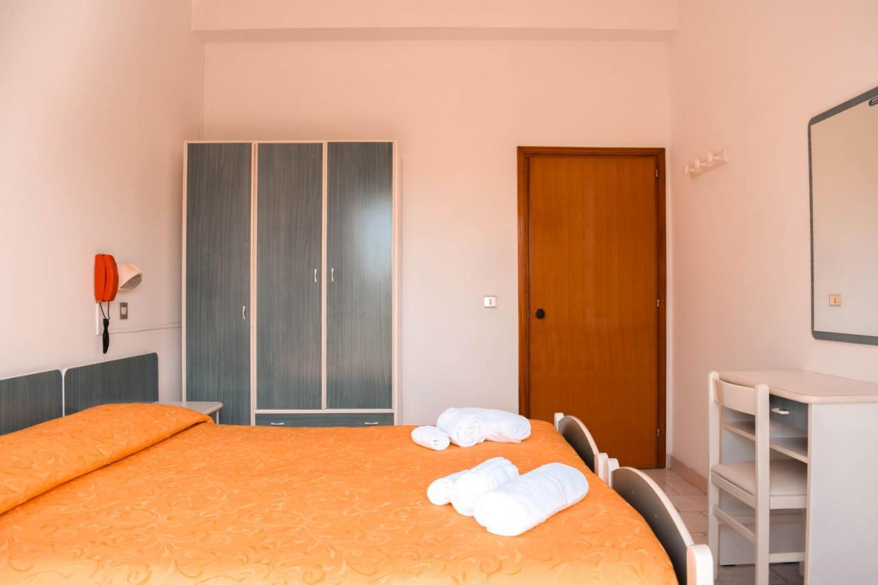 Hotel Zeus チェルヴィア エクステリア 写真