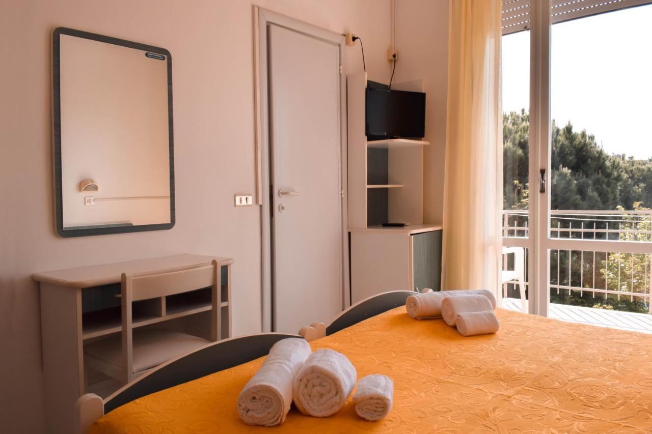 Hotel Zeus チェルヴィア エクステリア 写真