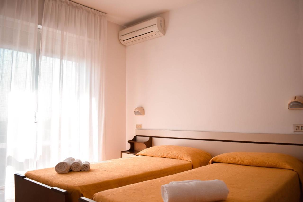 Hotel Zeus チェルヴィア エクステリア 写真