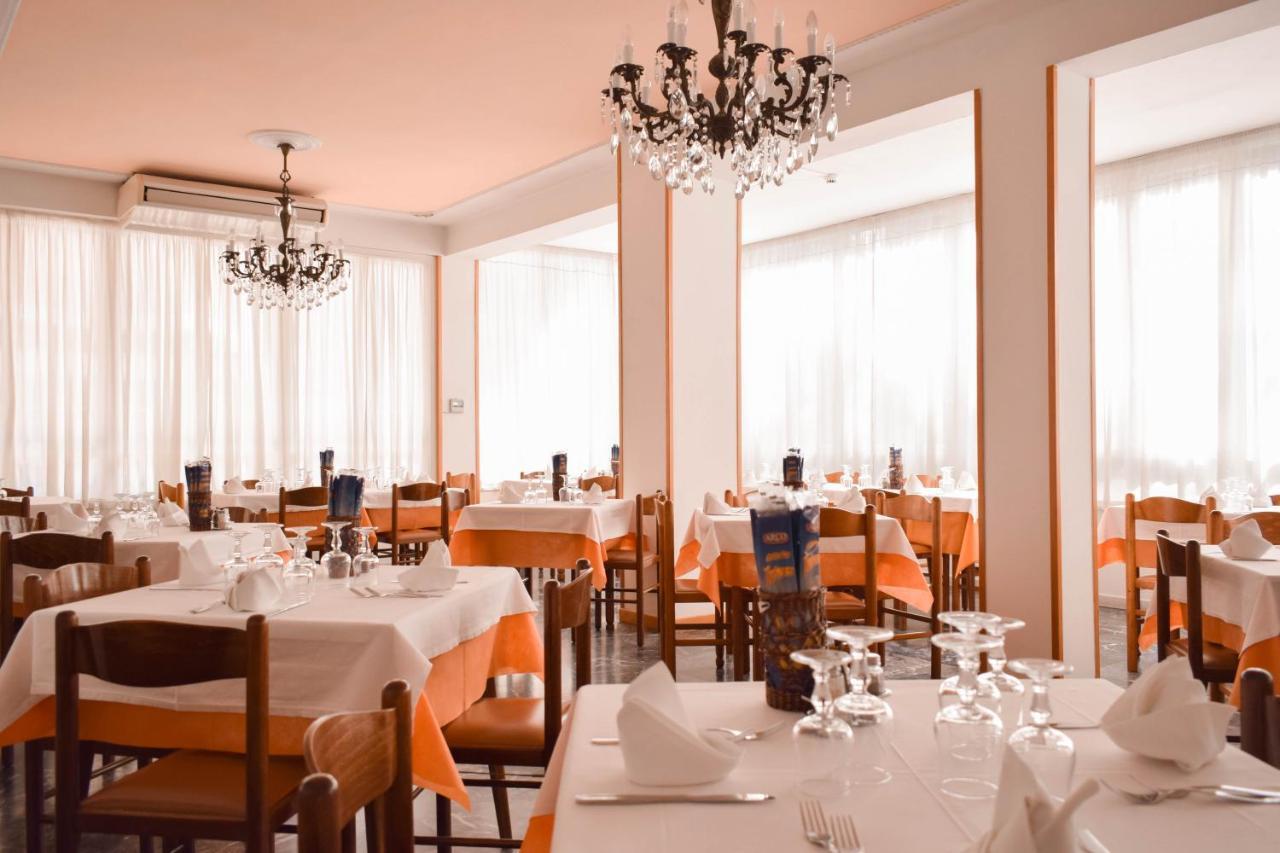 Hotel Zeus チェルヴィア エクステリア 写真