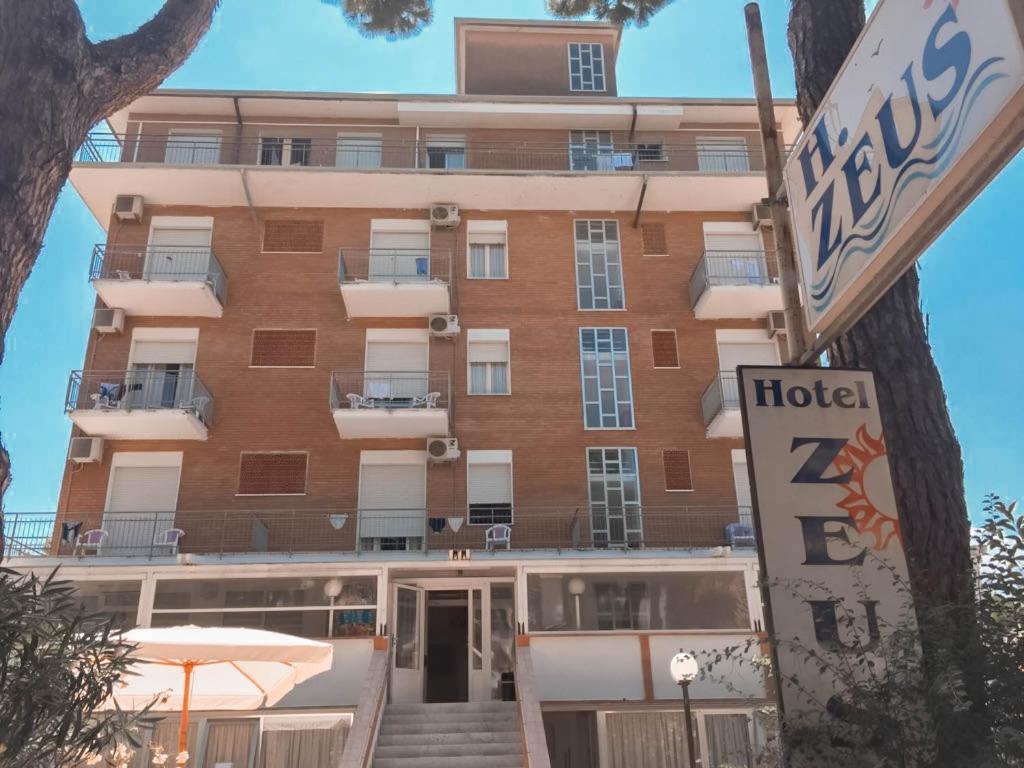 Hotel Zeus チェルヴィア エクステリア 写真
