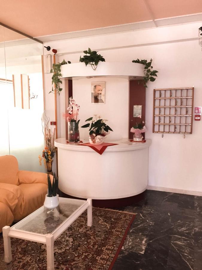 Hotel Zeus チェルヴィア エクステリア 写真