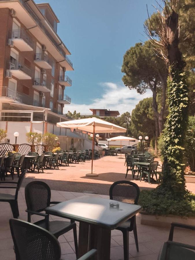 Hotel Zeus チェルヴィア エクステリア 写真
